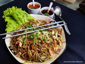 CHICKEN HAKKA NOODLES (SHILLONG STYLE)