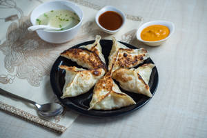 Pan fry corn and cheese momo