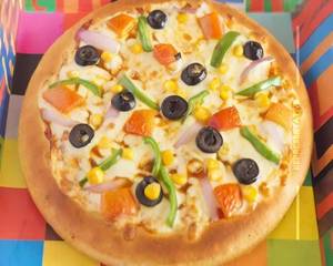 Regular Deluxe Veggie Pizza 