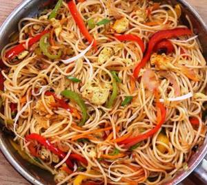 Egg hakka noodles