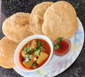 Radhaballabhi & Alu Dum (4 Pcs)                           