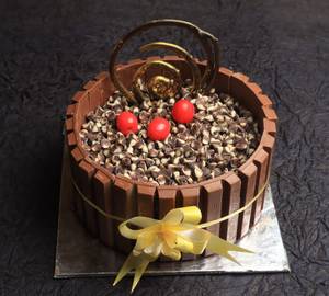 Eggless Kit Kat Cake [500grams]