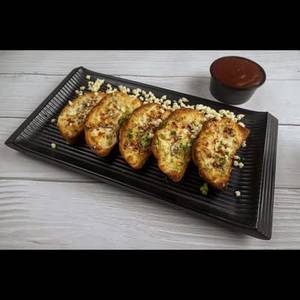 Garlic Bread (5 Pieces) With Cheese Sauce (50 Ml)