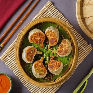 Soya Pan Fried Momos (8 Pcs)