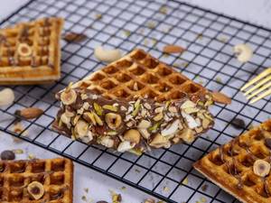 Mix Nuts Waffle