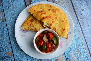 2 Lachha Paratha With Chilli Chicken (3 Pcs)