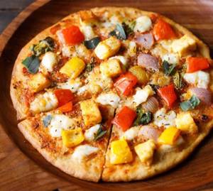 Cheese and paneer pizza
