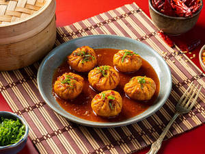 Schezwan Veg Momos (6 Pcs)