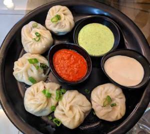 Chilly cheese chicken momos [steam]