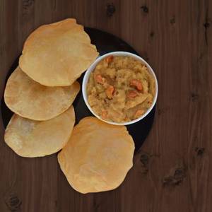 Halwa with Maida Poori [6 Poori]
