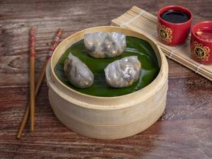 Crystal Mushroom , Corn & Basil Steamed Momos [6 Pieces]