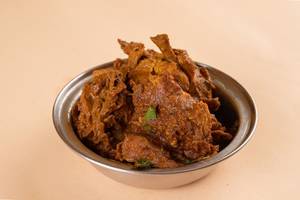 Naatu Kozhi Kaattu Varuval