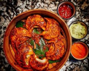 Veg schezwan chilli momos