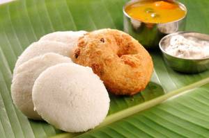 Idly Vada (1+1)