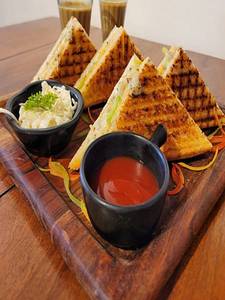 Punjabi Sandwich (4 Pcs)