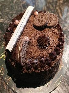 Chocolate Oreo Crust Cake 500 Gm
