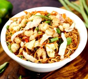 Mixed Hakka Noodles (Egg ,Chicken, Prawn)                                     