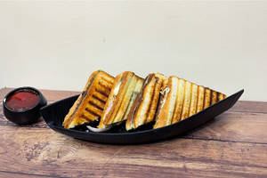 Veg Grilled Sandwich (2 pcs)