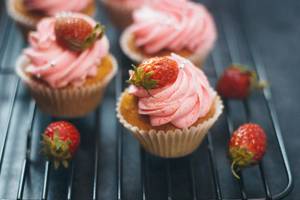 Strawberry Cupcakes (big)