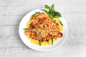 Chicken Schezwan Garlic Noodle