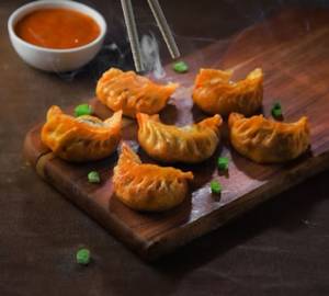 Fried Cheese Corn Momos (6 Pcs)