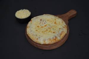 Queen margharita pizza                                                       