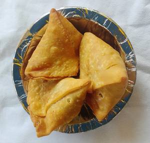 Samosa [2 Pcs] with tomato ketchup 