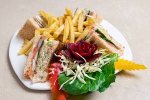 Vibe Club Sandwich (Vegetarian Plain)