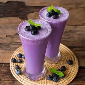 Blueberry lassi