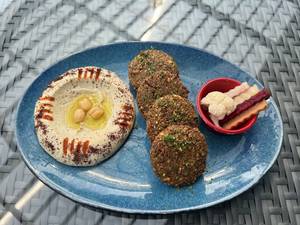 Falafel Hummus