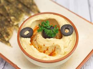 Hummus With Garlic Zaatar Naan