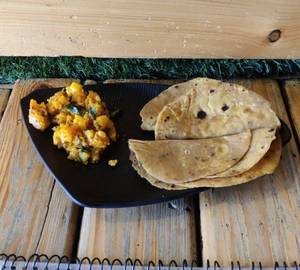 Thepla With Sukhi Bhaji                           