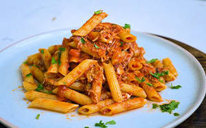 Italian Classic Chicken Nepolitan Red Sauce Penne Pasta (450 Gms)