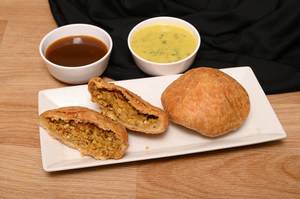 Dal Kachori With Kadhi