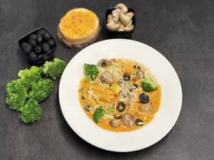 Red Bell Pepper Chicken Pasta