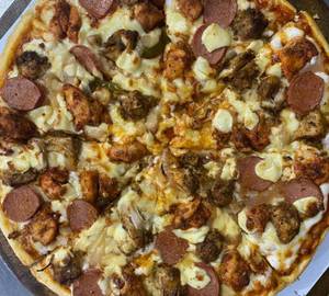 Robins Special Chicken Loaded Pizza
