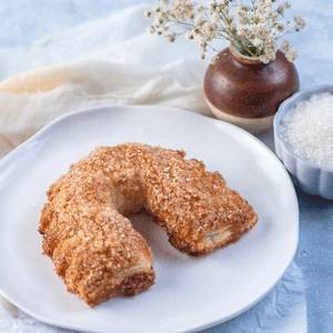 Horse Shoe - Egg - Pastry