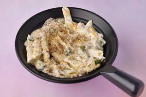 Alfredo white sauce pasta