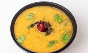 Tadkewali Dal Khichdi +achar