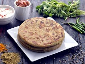 Aloo Paratha With Plain Curd
