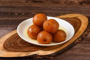 Gulab Jamun With Ice Cream