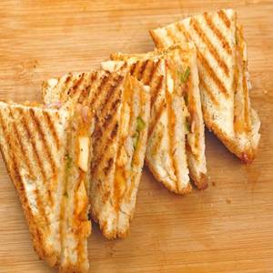 Paneer Tadka Sandwich With Waffers