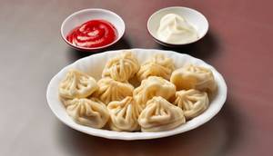 Steam Veg Momos [10 Pieces] With Schezwan And Mayo Dip