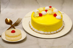 Pineapple gateaux cake large