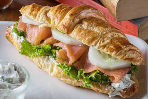Viaamaave - Smoked Salmon Croissant