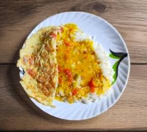 Single Omelette With Rice + Chutney And Dal + Water 500 Ml