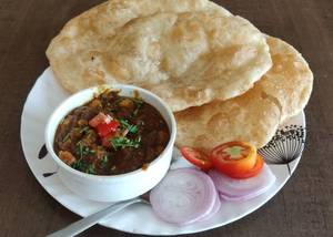 Chole Bhature [2 Bhature]