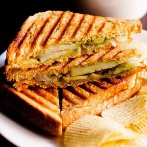 Vegetable sandwich with grilled