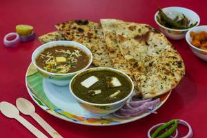 Aloo Naan (kulcha) Palak Paneer, Dal Makhni