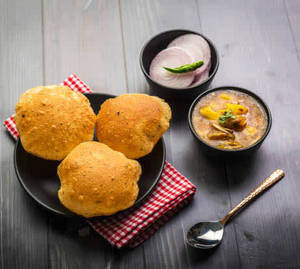 Poori Bhaji  ( 4 Pieces )